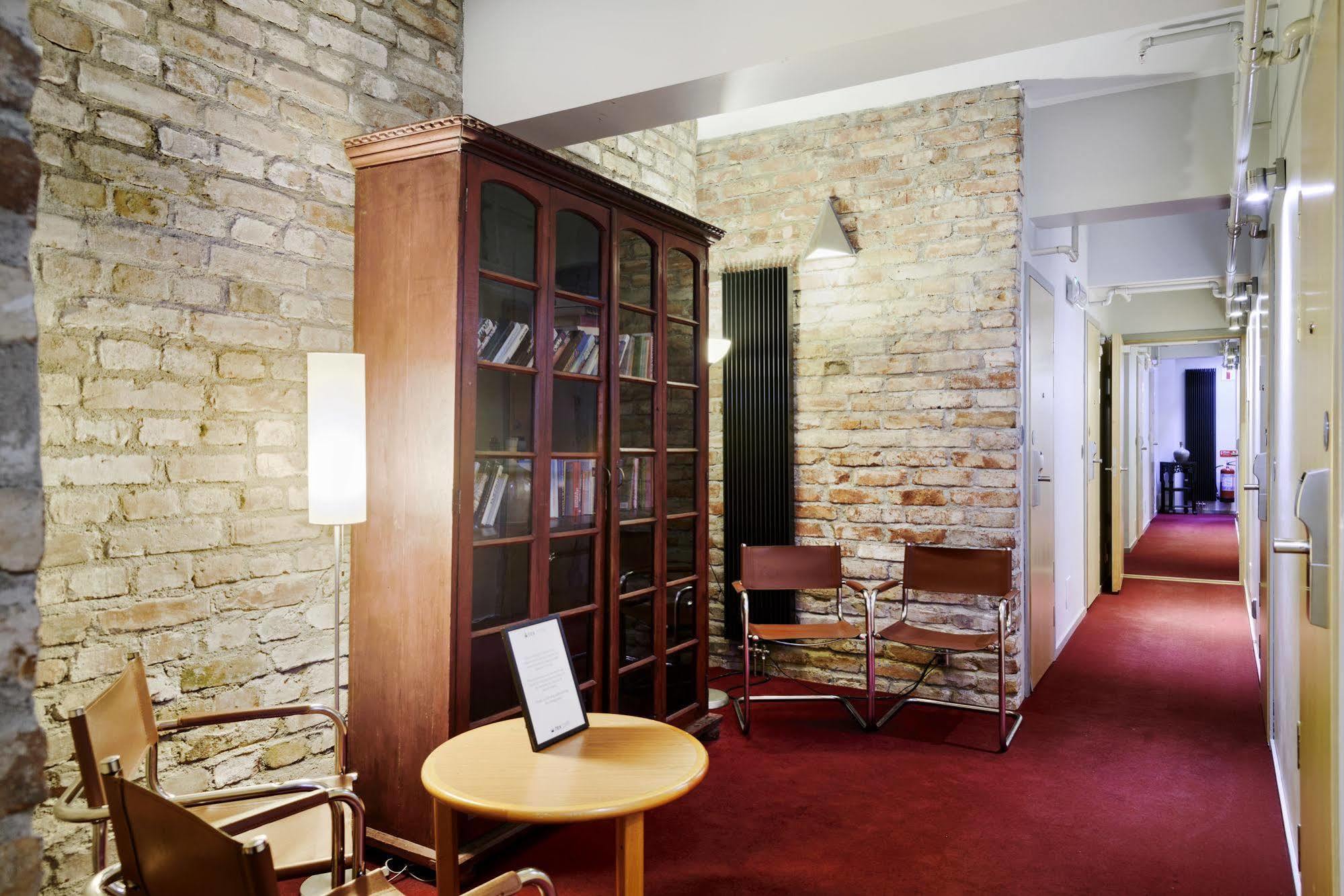 Rex Petit Hotel 2*